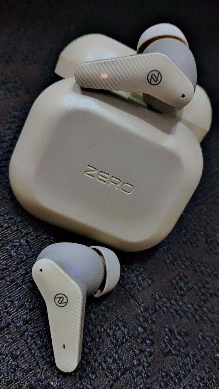 Carbon Earbuds